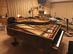 Pianos