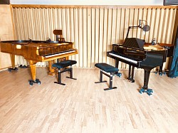 Pianos